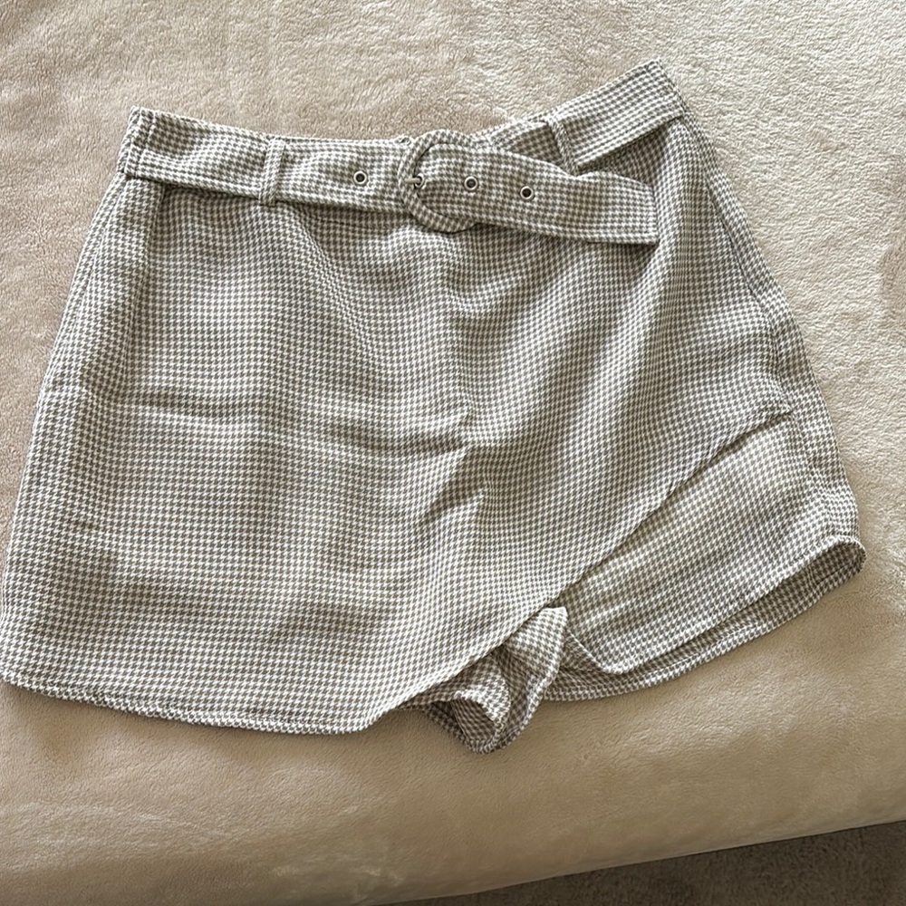 Tan and White Patterned Skort with Belt